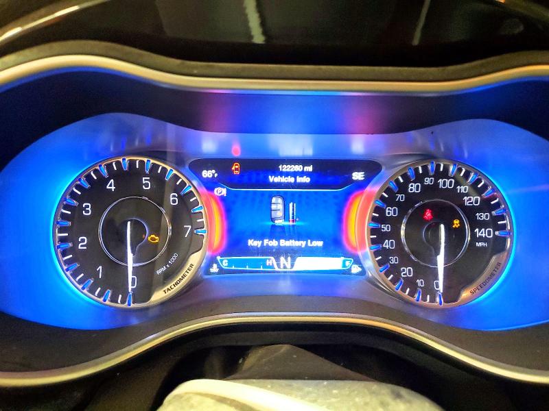 74087285 :رقم المزاد ، 1C3CCCCB0FN592258 vin ، 2015 Chrysler 200 مزاد بيع