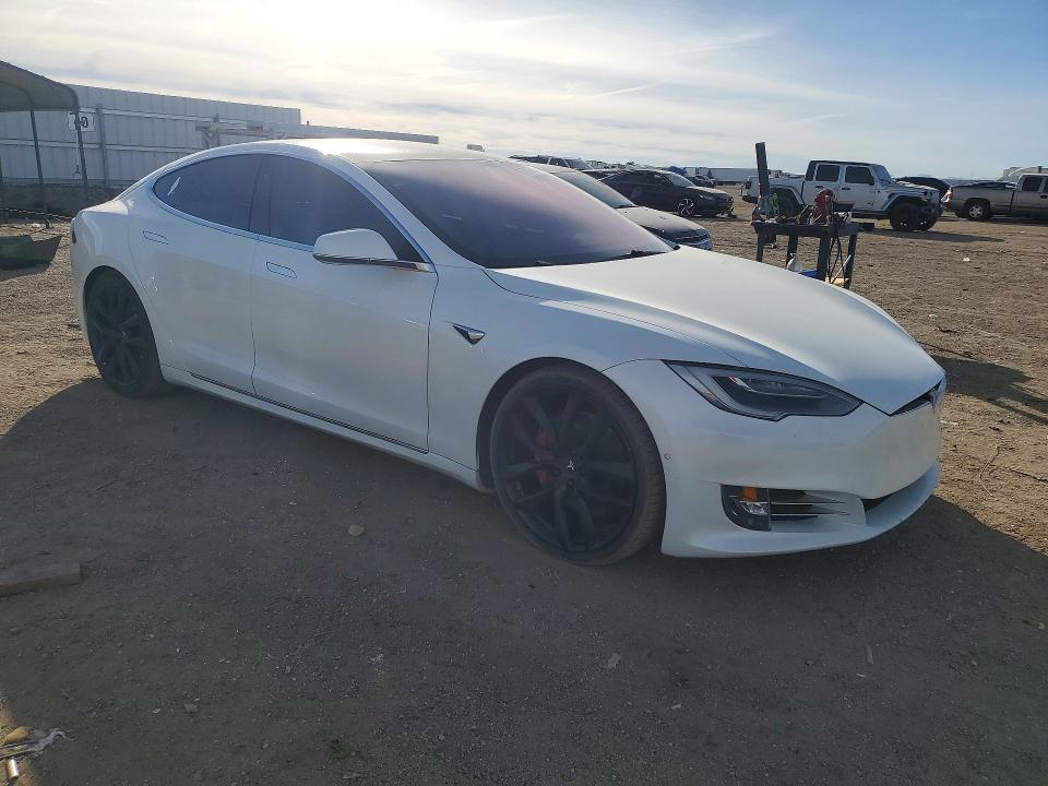 76136145 :رقم المزاد ، 5YJSA1E43KF330923 vin ، 2019 Tesla Model S مزاد بيع