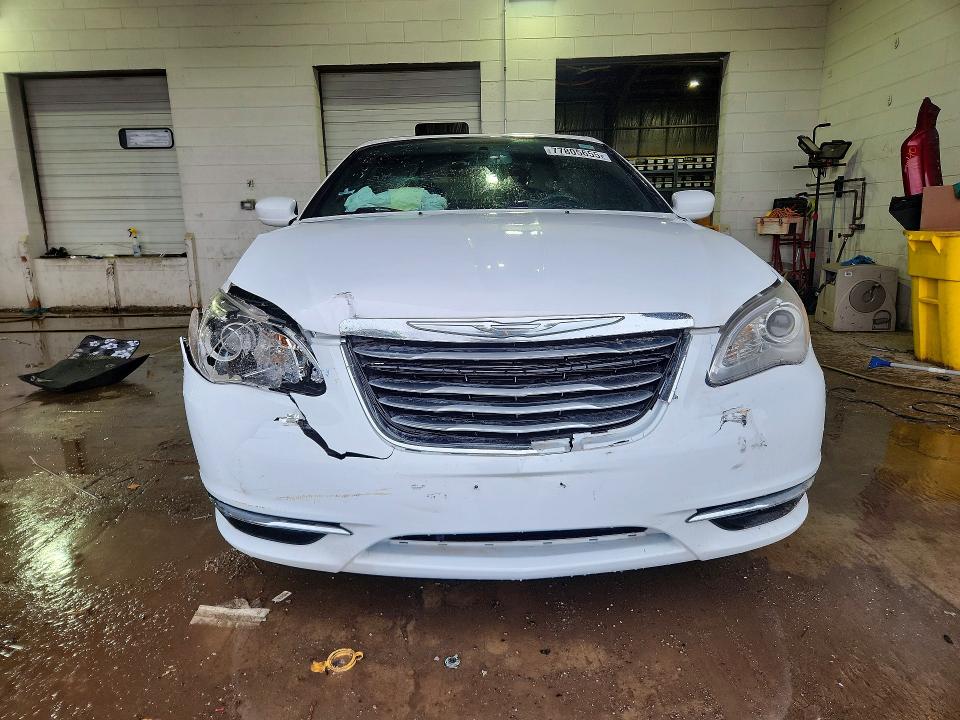2013 Chrysler 200 მანქანა იყიდება აუქციონზე, vin: 1C3BCBEB0DN706890, აუქციონის ნომერი: 77805655