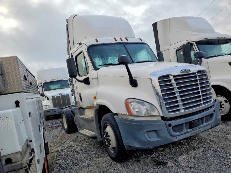 2016 Freightliner Cascadia 1 მანქანა იყიდება აუქციონზე, vin: 1FUBGEDV3GLHC5616, აუქციონის ნომერი: 77429025