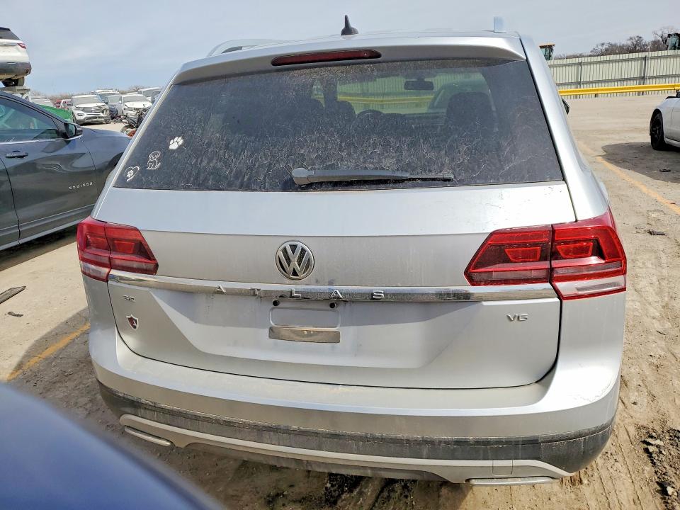 78630195 :رقم المزاد ، 1V2CR2CA0JC563065 vin ، 2018 Volkswagen Atlas مزاد بيع