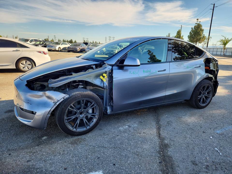 2025 Tesla Model Y მანქანა იყიდება აუქციონზე, vin: 7SAYGDED5SA376697, აუქციონის ნომერი: 79094525