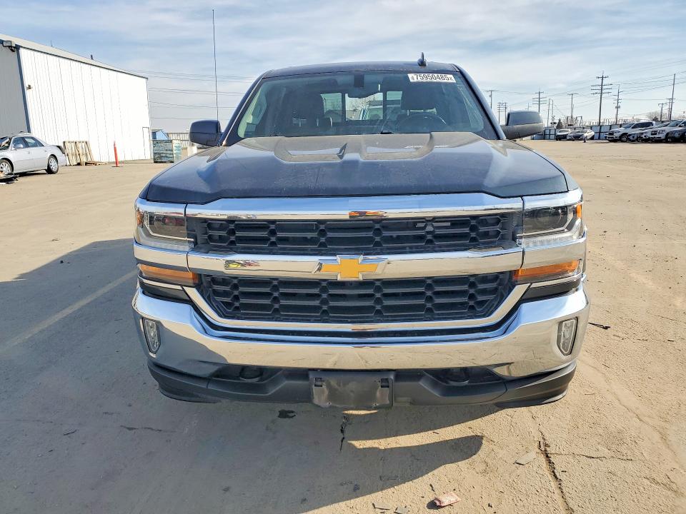 Продажа на аукционе авто 2018 Chevrolet Silverado, vin: 3GCUKREC5JG534322, номер лота: 75950485