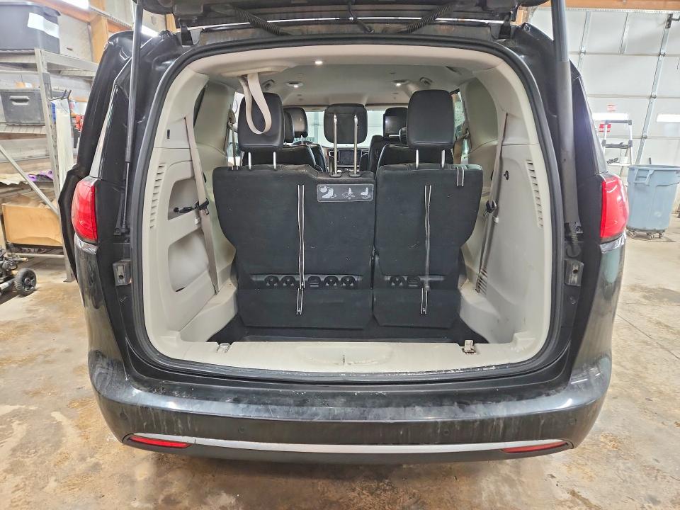 77891475 :رقم المزاد ، 2C4RC1EG2JR186335 vin ، 2018 Chrysler Pacifica مزاد بيع