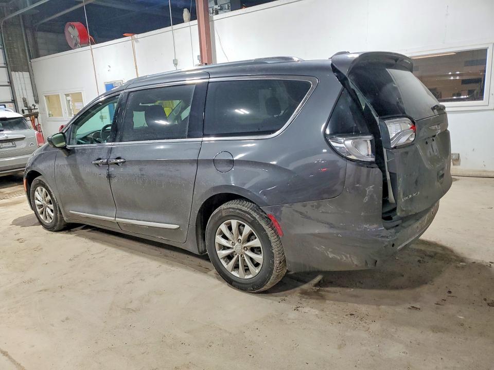 77677095 :رقم المزاد ، 2C4RC1BG8JR322004 vin ، 2018 Chrysler Pacifica مزاد بيع