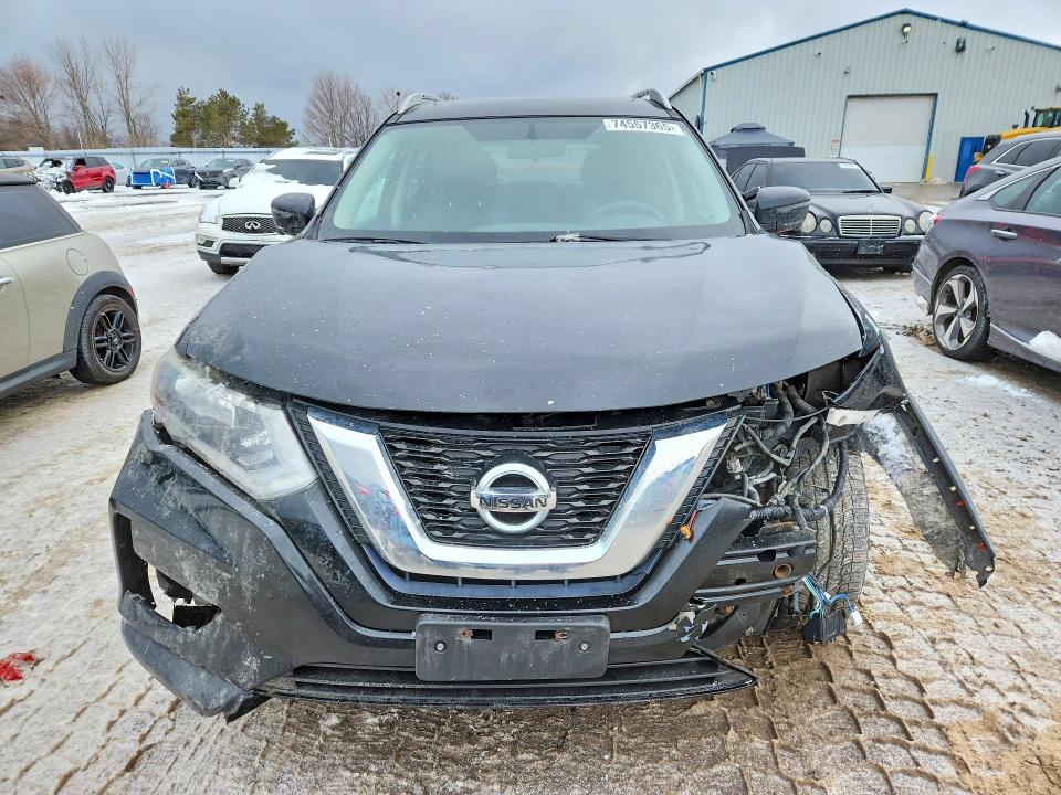2017 Nissan Rogue მანქანა იყიდება აუქციონზე, vin: 5N1AT2MM6HC818486, აუქციონის ნომერი: 74557365