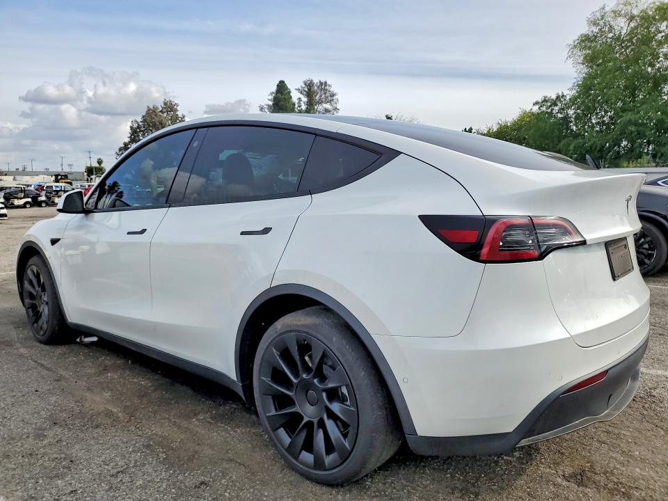 Продажа на аукционе авто 2021 Tesla Model Y, vin: 5YJYGDEEXMF198698, номер лота: 77016695