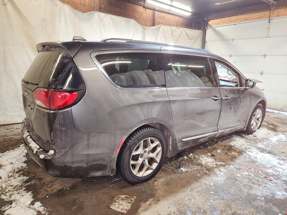 76600925 :رقم المزاد ، 2C4RC1EG5JR292858 vin ، 2018 Chrysler Pacifica مزاد بيع