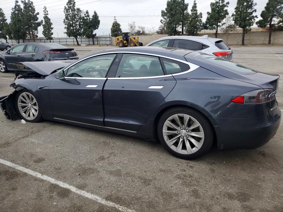 2018 Tesla Model S მანქანა იყიდება აუქციონზე, vin: 5YJSA1E20JF282651, აუქციონის ნომერი: 76983835