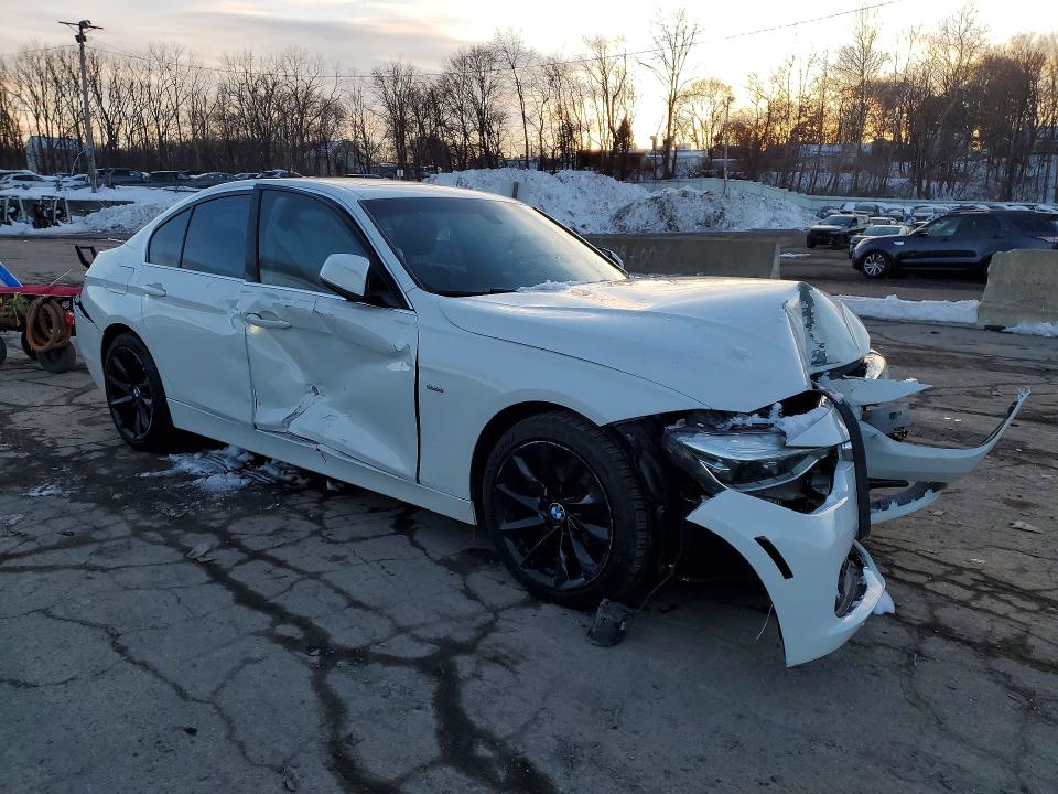 77334205 :رقم المزاد ، WBA8F1C51GK438861 vin ، 2016 Bmw 328 مزاد بيع