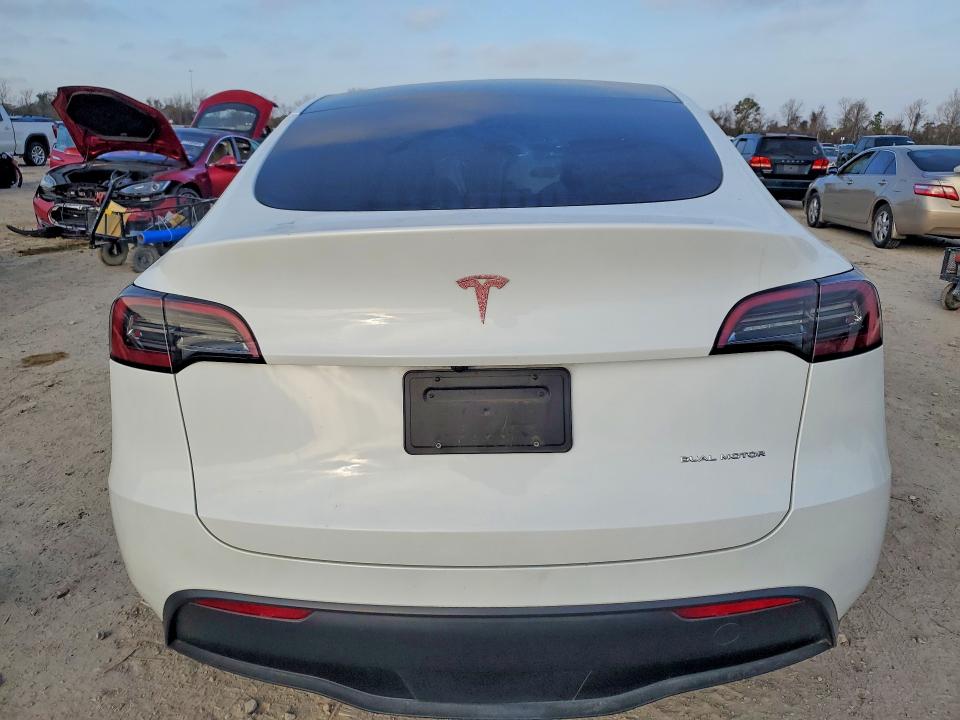 77210735 :رقم المزاد ، 7SAYGAEE4RF064925 vin ، 2024 Tesla Model Y مزاد بيع
