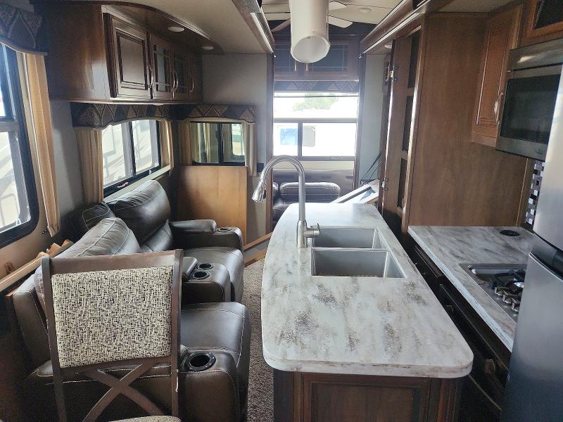 77422965 :رقم المزاد ، 4YDF39224H4703493 vin ، 2017 Keystone Montana Fifth Wheel مزاد بيع