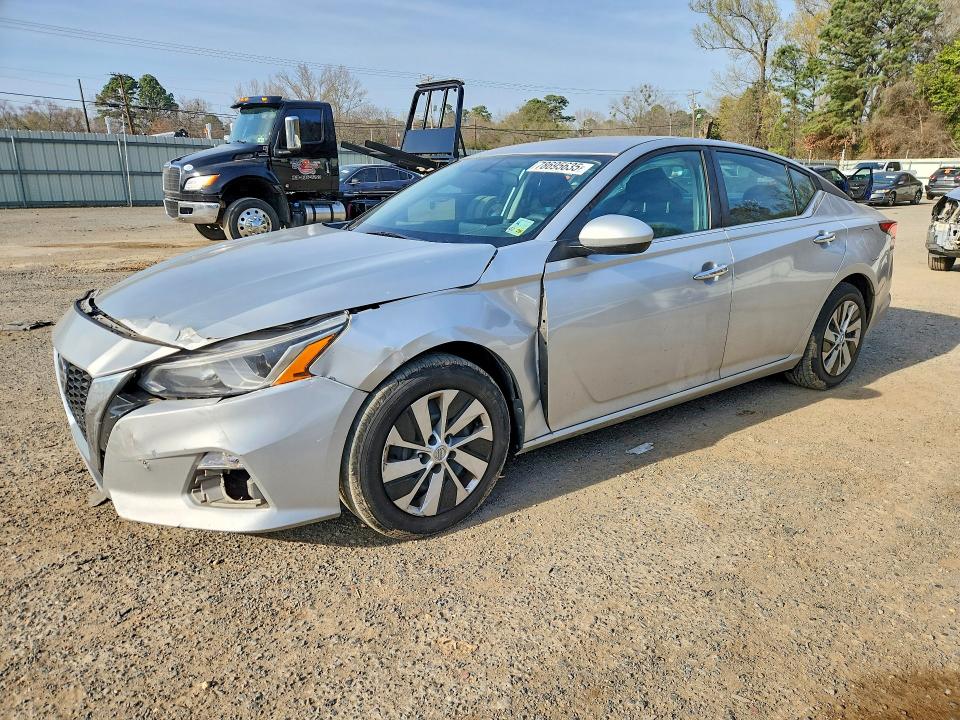 Auction sale of the 2020 Nissan Altima, vin: 1N4BL4BVXLC230900, lot number: 78695635