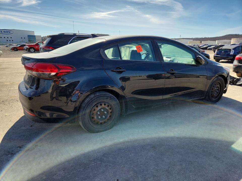 61748925 :رقم المزاد ، 3KPFK4A74HE031794 vin ، 2017 Kia Forte مزاد بيع