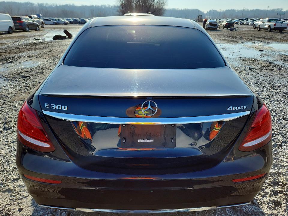 76830485 :رقم المزاد ، WDDZF4KB4JA400317 vin ، 2018 Mercedes-benz E مزاد بيع