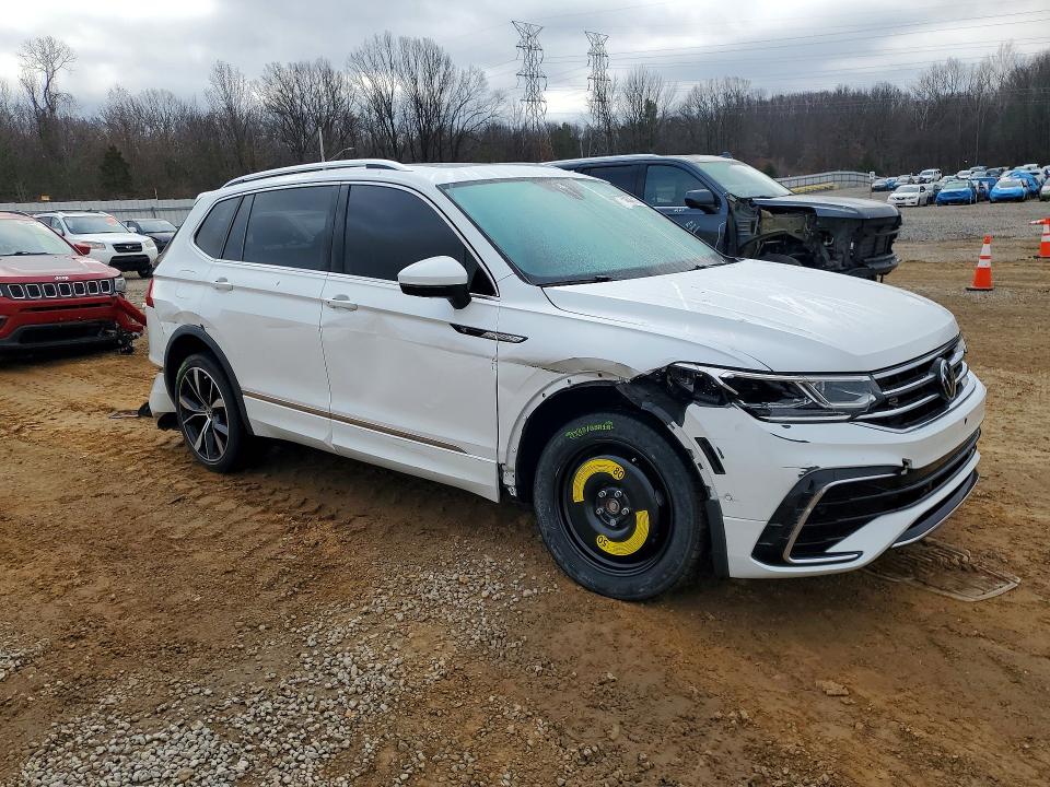 Продажа на аукционе авто 2022 Volkswagen Tiguan, vin: 3VV4B7AX2NM056155, номер лота: 75834015
