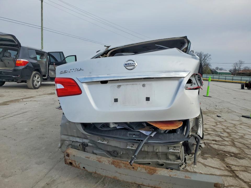 78888845 :رقم المزاد ، 3N1AB7AP3JY243878 vin ، 2018 Nissan Sentra مزاد بيع