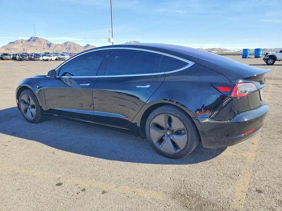 79226255 :رقم المزاد ، 5YJ3E1EA0JF016160 vin ، 2018 Tesla Model 3 مزاد بيع
