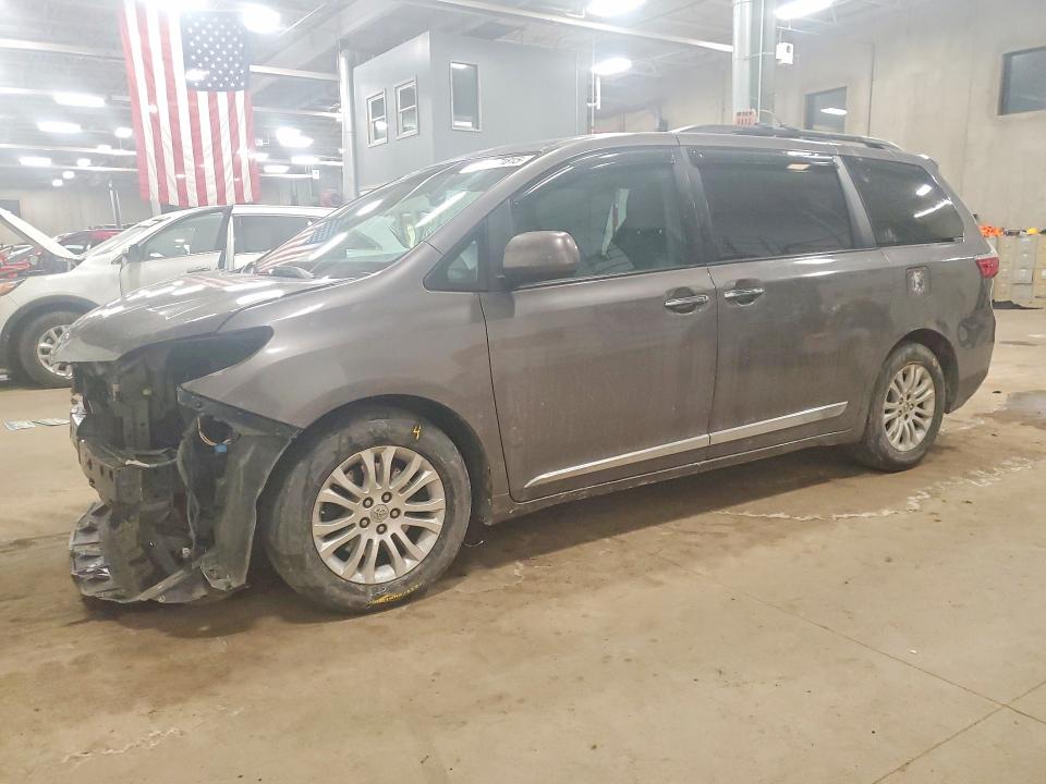 Продаж на аукціоні авто 2015 Toyota Sienna Xle, vin: 5TDYK3DC4FS552951, номер лоту: 76071815