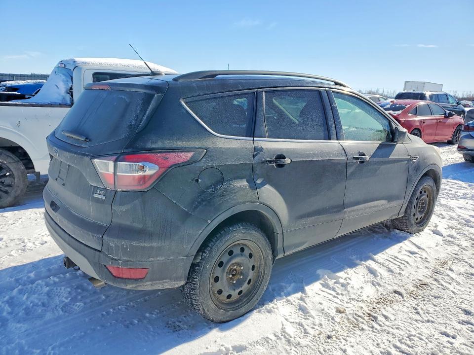 76942945 :رقم المزاد ، 1FMCU9GD1HUD21544 vin ، 2017 Ford Escape Se مزاد بيع