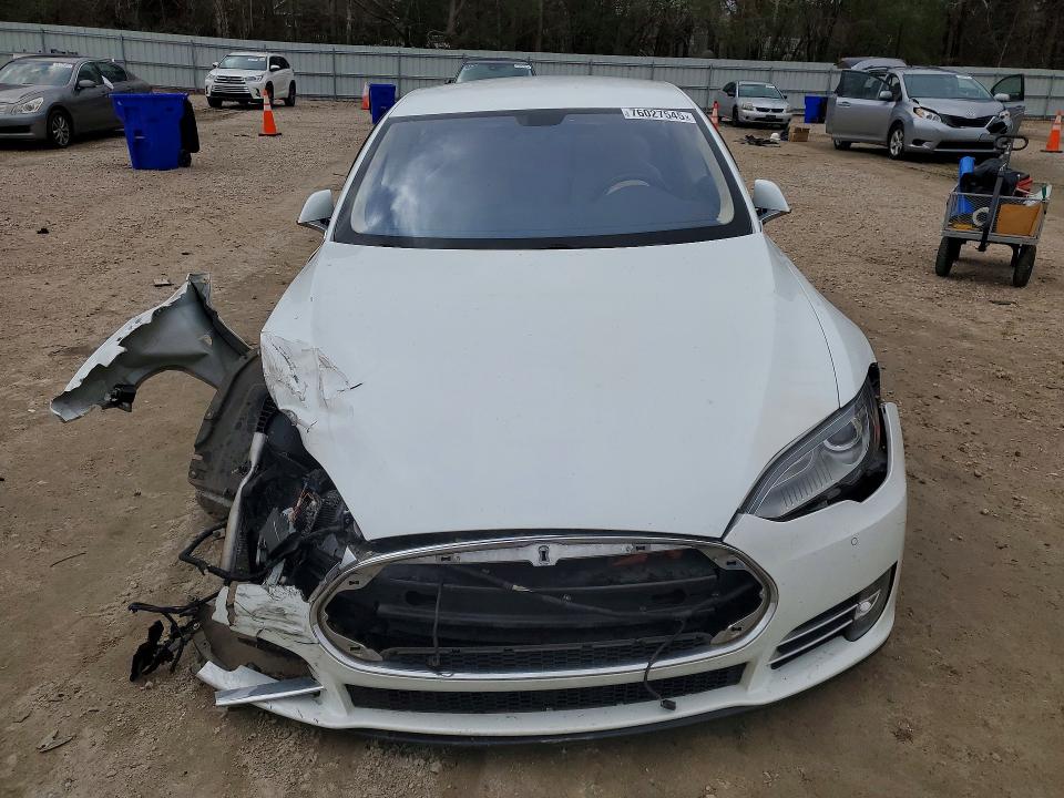 76027545 :رقم المزاد ، 5YJSA1H1XEFP44870 vin ، 2014 Tesla Model S مزاد بيع