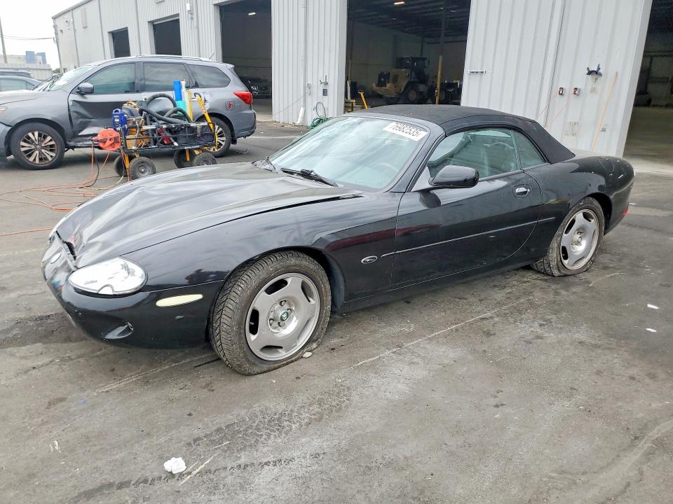 76982535 :رقم المزاد ، SAJGX2041XC035598 vin ، 1999 Jaguar Xk8 مزاد بيع