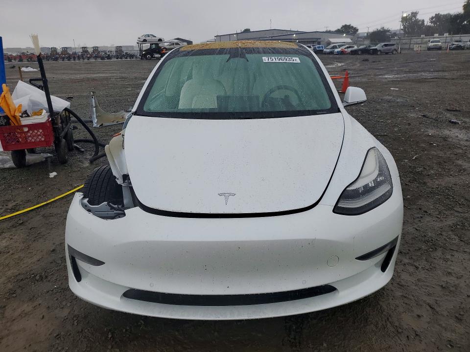 Продажа на аукционе авто 2018 Tesla Model 3, vin: 5YJ3E1EB1JF135568, номер лота: 75196935