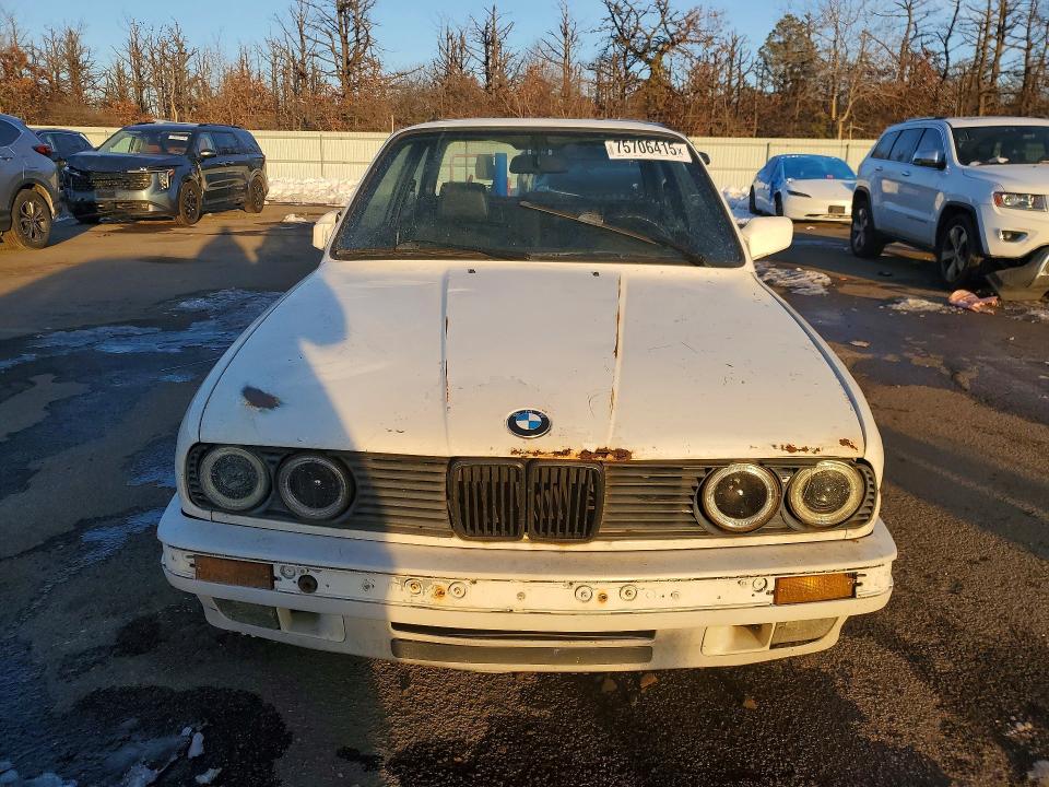 1991 Bmw 318 Is მანქანა იყიდება აუქციონზე, vin: WBAAF9310MEE70520, აუქციონის ნომერი: 75706415