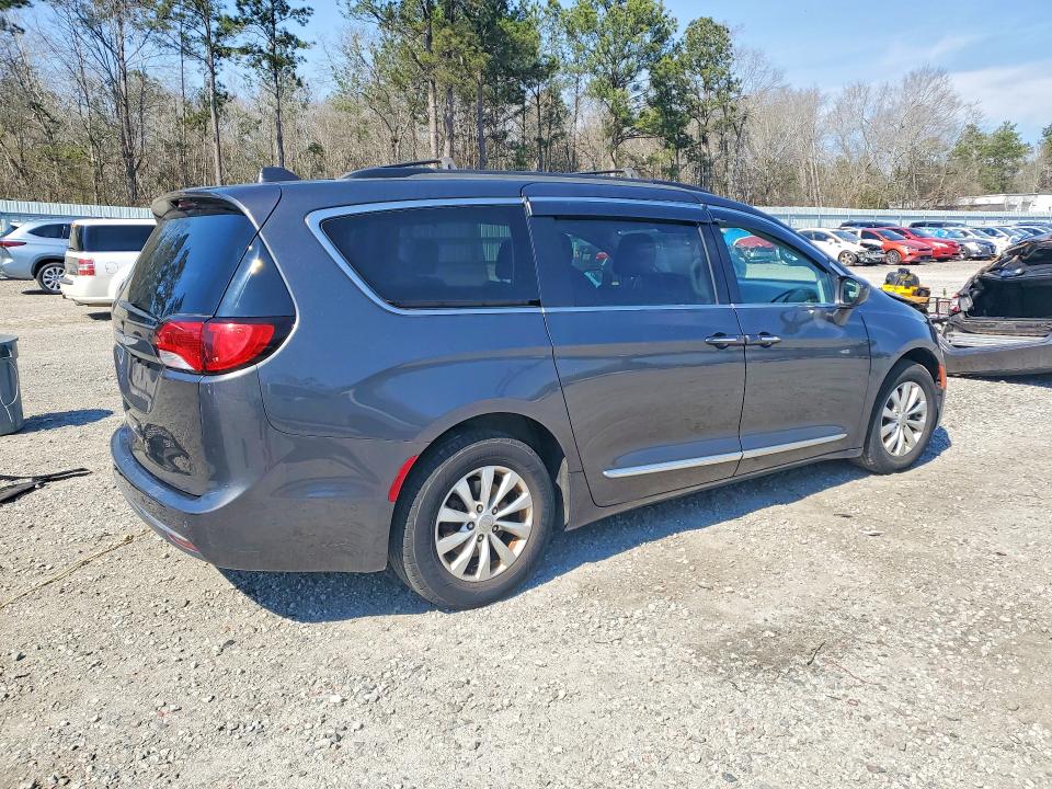 77528895 :رقم المزاد ، 2C4RC1BG8HR788364 vin ، 2017 Chrysler Pacifica مزاد بيع