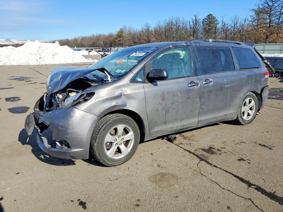 Auction sale of the 2011 Toyota Sienna, vin: 5TDKK3DC4BS037836, lot number: 75628545