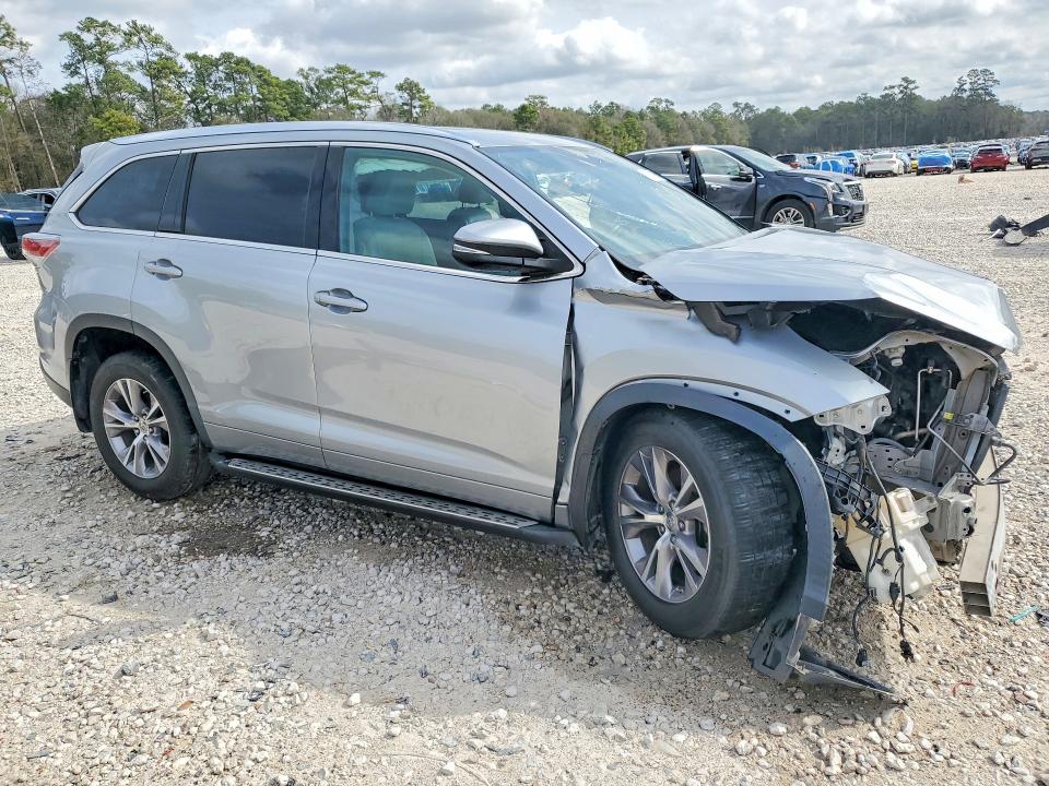 77607965 :رقم المزاد ، 5TDKKRFHXFS105364 vin ، 2015 Toyota Highlander مزاد بيع