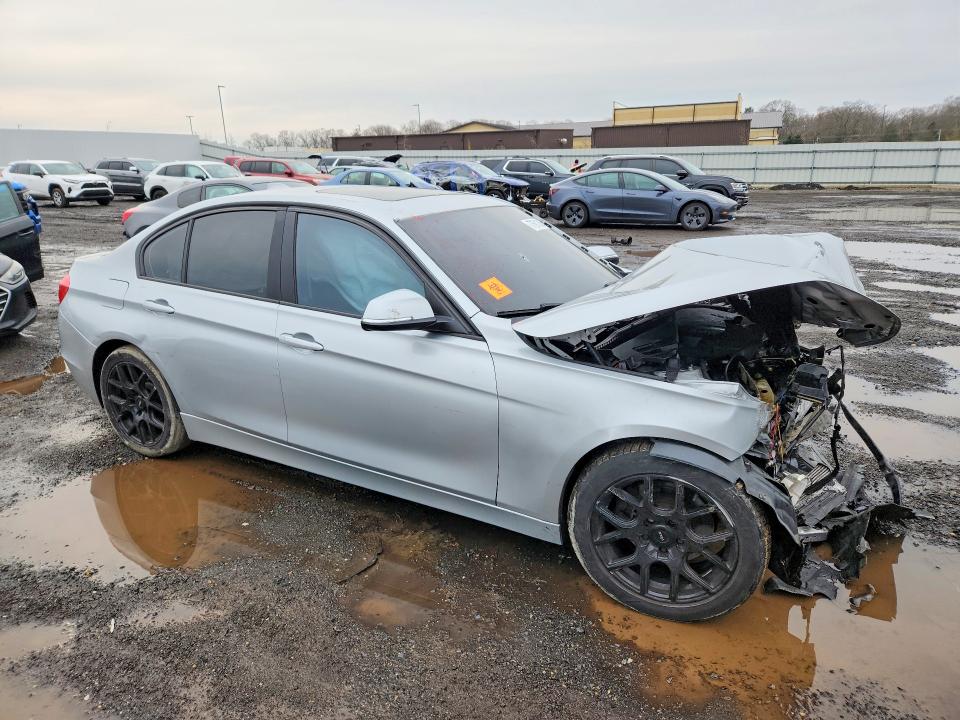 77691385 :رقم المزاد ، WBA3C3G56ENS68663 vin ، 2014 Bmw 320 مزاد بيع