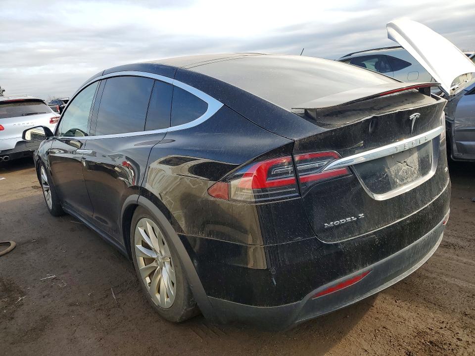 77586415 :رقم المزاد ، 5YJXCDE2XHF054314 vin ، 2017 Tesla Model X مزاد بيع