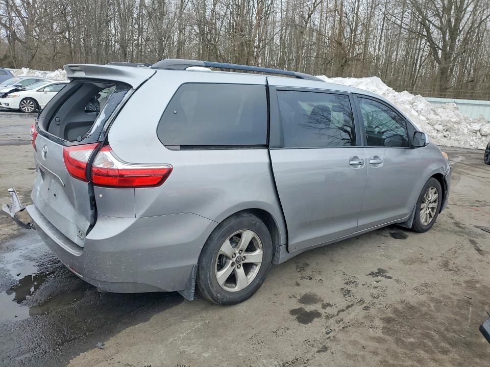 75831495 :رقم المزاد ، 5TDJK3DC9FS094888 vin ، 2015 Toyota Sienna مزاد بيع