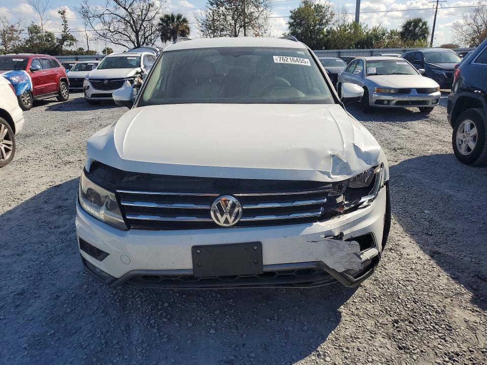 76216455 :رقم المزاد ، 3VV3B7AXXJM026682 vin ، 2018 Volkswagen Tiguan مزاد بيع