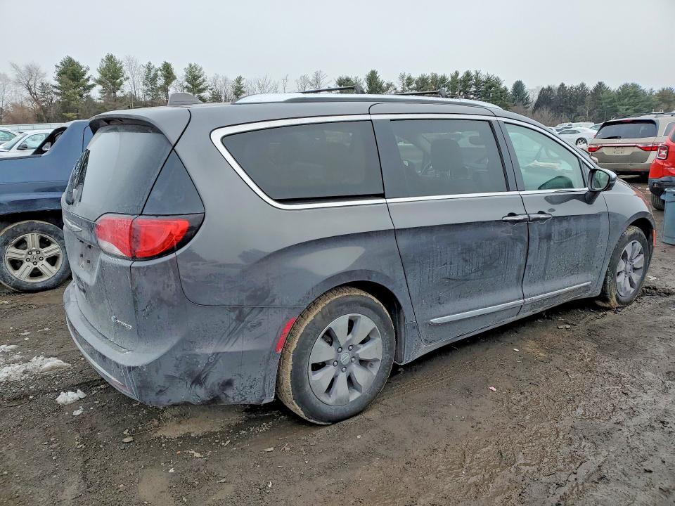 76552215 :رقم المزاد ، 2C4RC1N78JR258297 vin ، 2018 Chrysler Pacifica مزاد بيع