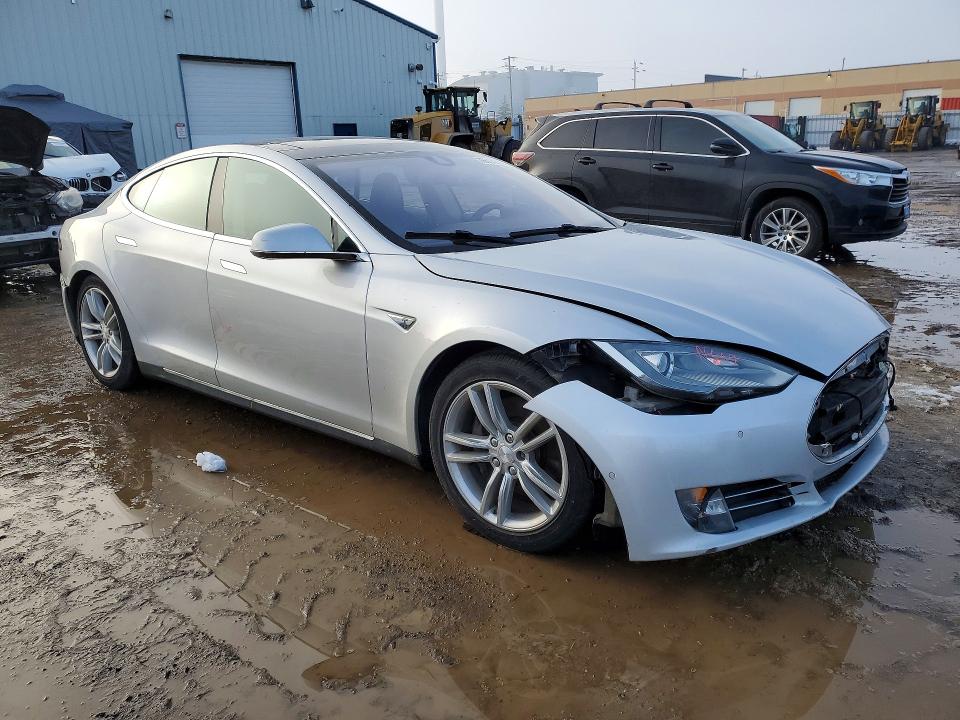2014 Tesla Model S მანქანა იყიდება აუქციონზე, vin: 5YJSA1H18EFP61182, აუქციონის ნომერი: 76614315