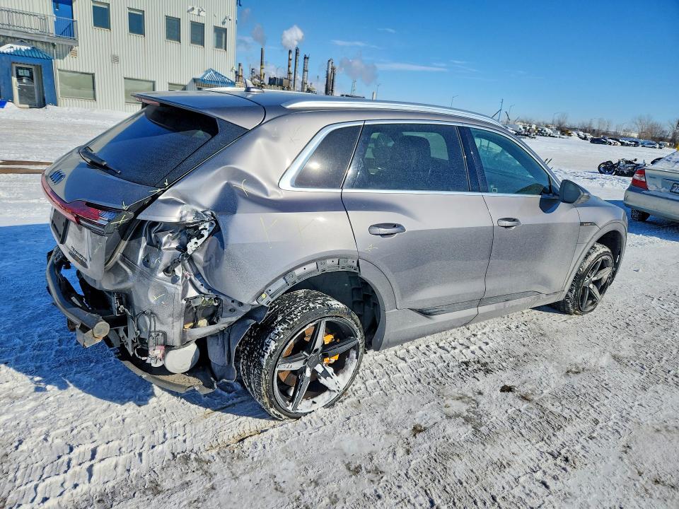 76062435 :رقم المزاد ، WA1AAAGE4KB021993 vin ، 2019 Audi E-tron مزاد بيع
