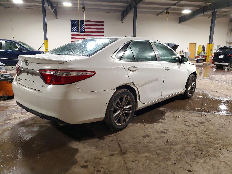 73635285 :رقم المزاد ، 4T1BF1FK4HU784558 vin ، 2017 Toyota Camry مزاد بيع