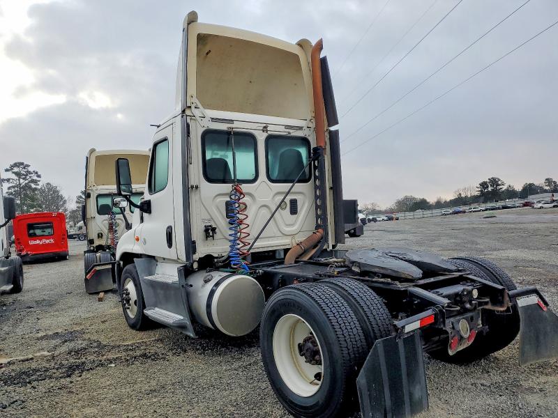 77428975 :رقم المزاد ، 1FUBGEDV1GLHC5615 vin ، 2016 Freightliner Cascadia 1 مزاد بيع