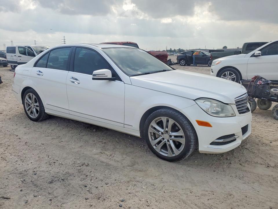 Продаж на аукціоні авто 2013 Mercedes-benz C 250, vin: WDDGF4HB8DR301259, номер лоту: 77929115