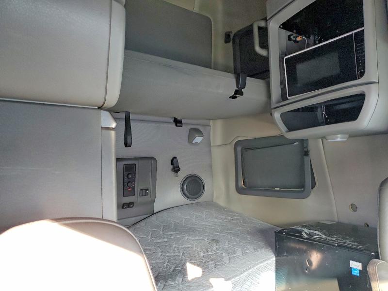 Продажа на аукционе авто 2019 Volv Vn, vin: 4V4NC9EJ2KN197735, номер лота: 76247415