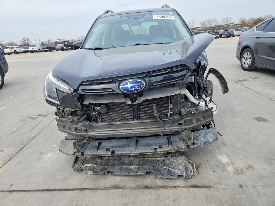 77406215 :رقم المزاد ، JF2SKADC4NH487095 vin ، 2022 Subaru Forester مزاد بيع
