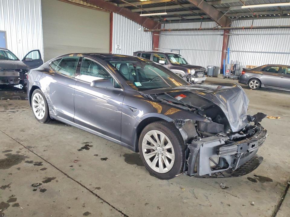 77837675 :رقم المزاد ، 5YJSA1E10HF187122 vin ، 2017 Tesla Model S مزاد بيع