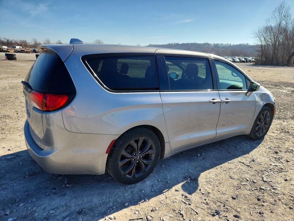 79387605 :رقم المزاد ، 2C4RC1FG4JR198209 vin ، 2018 Chrysler Pacifica مزاد بيع