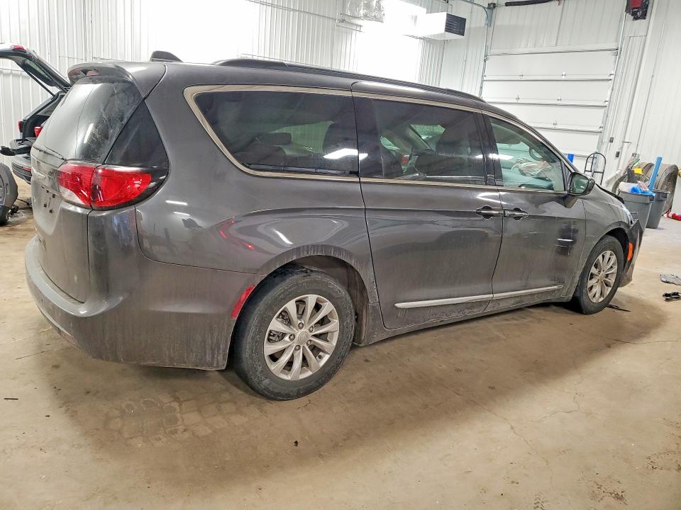 2017 Chrysler Pacifica მანქანა იყიდება აუქციონზე, vin: 2C4RC1BG9HR517457, აუქციონის ნომერი: 76807045