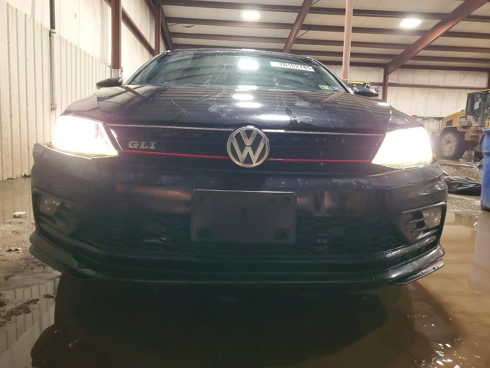 76162785 :رقم المزاد ، 3VW5T7AJ4HM215416 vin ، 2017 Volkswagen Jetta مزاد بيع