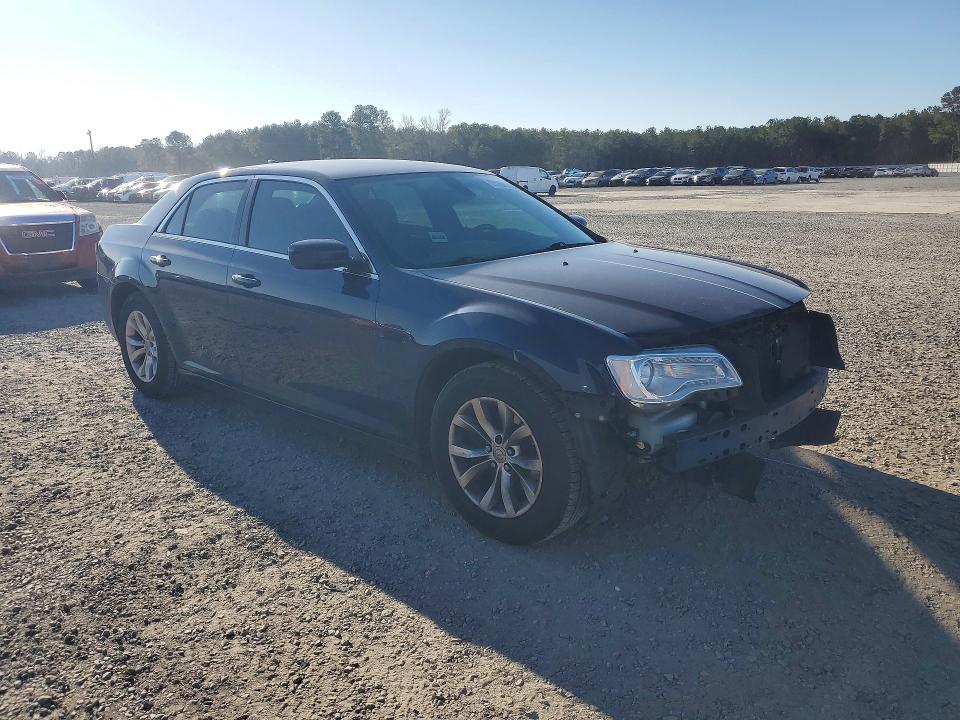 Продажа на аукционе авто 2015 Chrysler 300, vin: 2C3CCAAG2FH838190, номер лота: 77180015