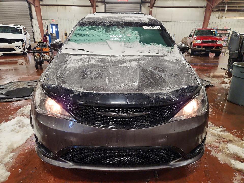 76138025 :رقم المزاد ، 2C4RC1EG6JR333465 vin ، 2018 Chrysler Pacifica مزاد بيع