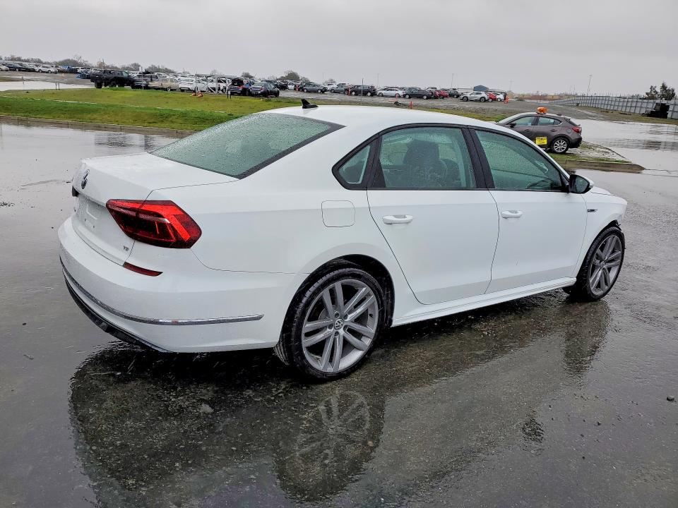 77551625 :رقم المزاد ، 1VWAA7A38JC008055 vin ، 2018 Volkswagen Passat مزاد بيع